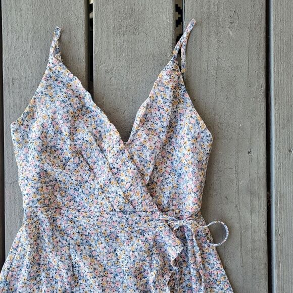 Princess Polly Blue Floral Romper Shorts Wrap Tie Waist Pastel 2US - Picture 4 of 5